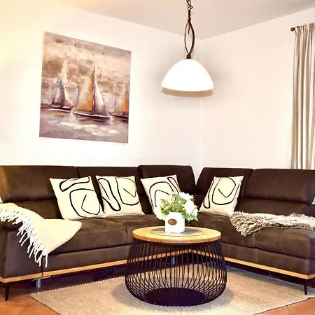 With 3 Bedrooms Böhl